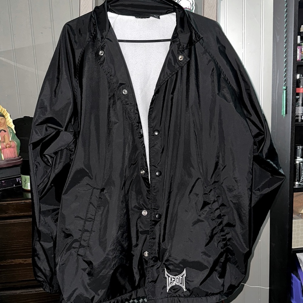 Tap-out jacket/windbreaker